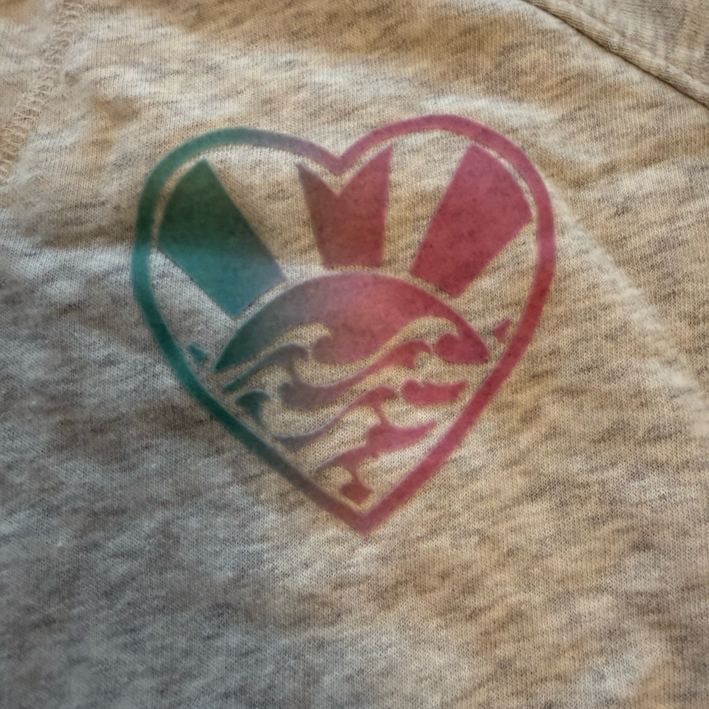 Old Navy Gray Kids Short Sleeve Sweatshirt with Multicolor Heart - Picture 2 of 6